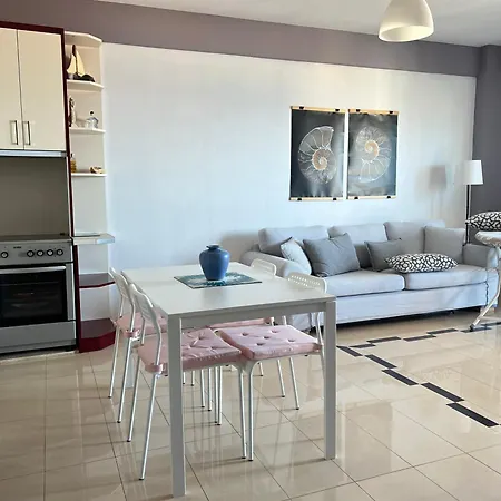 Gem Seaview Sarande- By The Sea アパート *